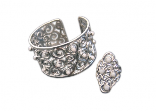 A-150.              <br>                                              Kit. <br> 925 silver. Natural Сacholong.  