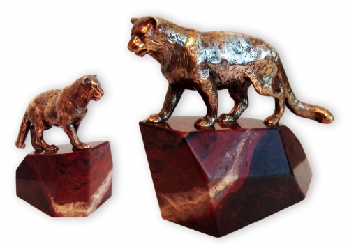 s-300.       <br>                    The sculpture  «Bars».  <br>   Bronze, Natural Jasper. Height 17 cm.