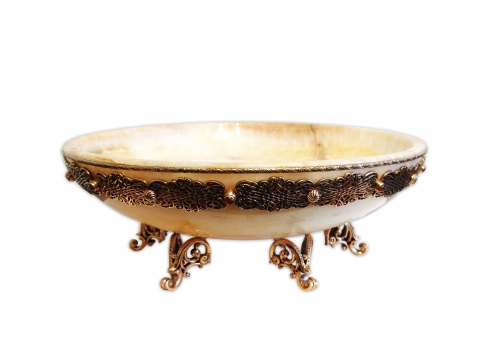 s - 328.  <br>           Vase. <br> Bronze, natural onyx and carnelian. Height  13 cm. Diameter 36 cm.