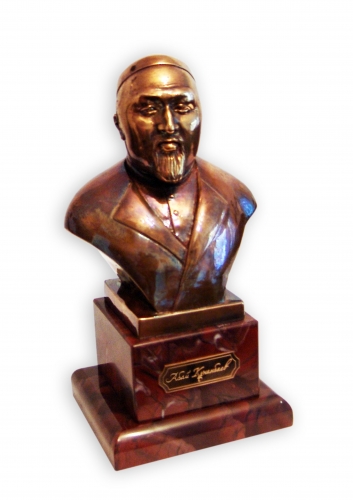 S-341.      <br>              Bust. <br> Bronze. Natural jasper. Height 20 cm.