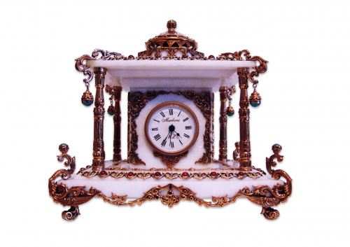 s-330 <br> Clock. <br> Bronze, marble, natural carnelian and jade. Height 26 cm.  Length 27 cm. Width 23 cm. Clockwork (UTS) Germany.