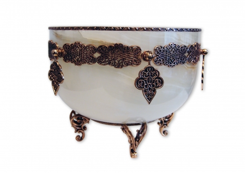 S - 325 <br>Taykazan. <br> Height 20 cm. Diameter of 25 cm. Bronze. Natural Onyx.